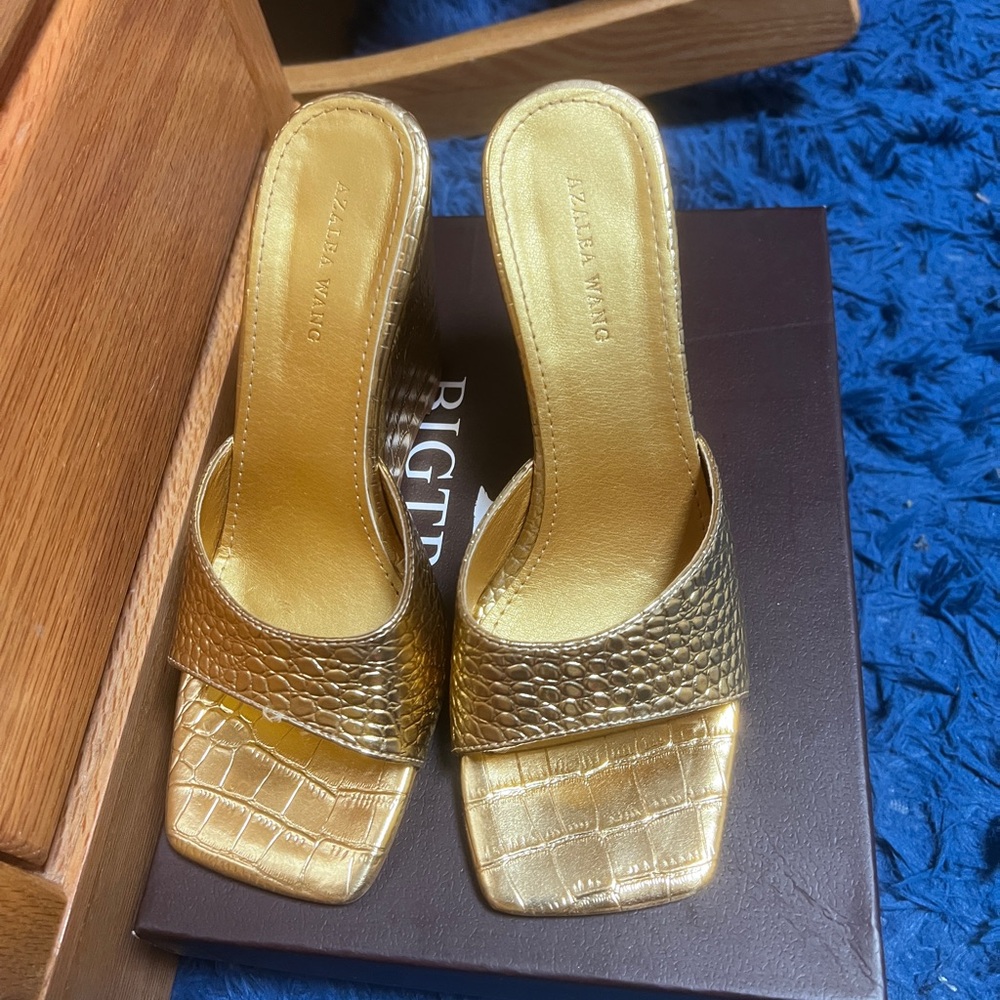 Retro Gold heeled mules. Size 10 fit like size 9.